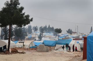Siria nord-occidentale: milioni di sfollati costretti ad affrontare il freddo in condizioni estreme