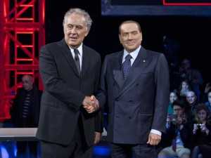 Berlusconi e Santoro nell'arena di Servizio Pubblico. Video completo