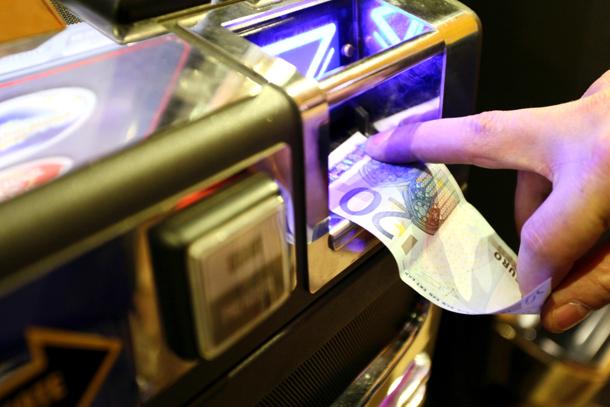 Gioco d 'azzardo, Baretta: 'Via da Bar e Tabacchi, si a sale giochi specializzate'