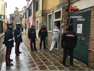 Venezia: ladro entra in un appartamento e trova un cadavere mummificato