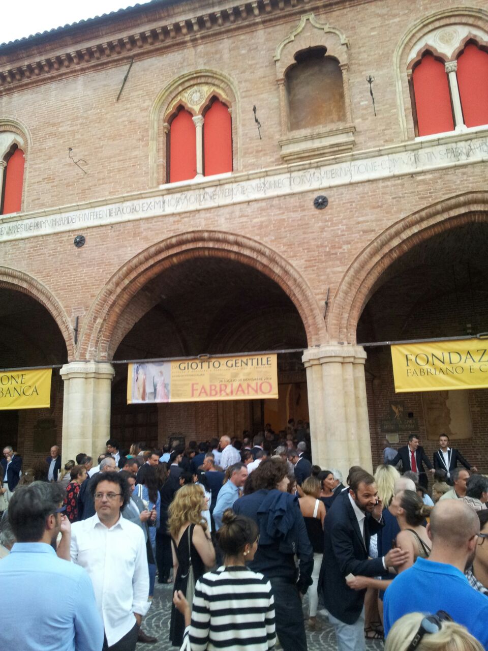 Vittorio Sgarbi a Fabriano per inaugurare la mostra da Giotto a Gentile 