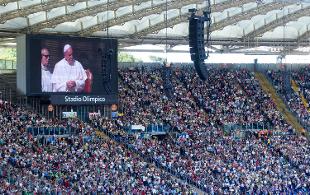 Papa Francesco star dello stadio Olimpico