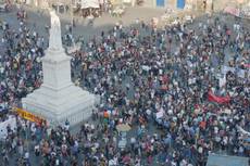 Napoli, corteo di 20.000 persone. Fermate l 'avvelenamento della Terra dei Fuochi