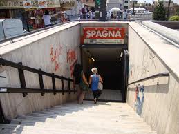 Roma: vigilessa aggredita alla Metro Piazza di Spagna