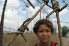 Roma: due bambini in precarie condizioni igieniche in un campo Rom affidati ai servizi sociali