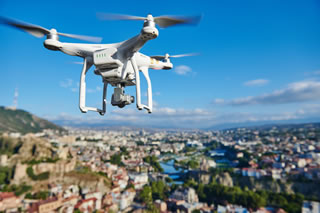 Spaccio di droga: sindaco leghista organizza caccia agli spacciatori con un drone