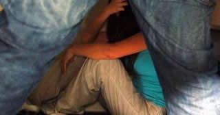 Campania: arrestato 47enne algerino. Seviziava il figlio con la corrente elettrica 