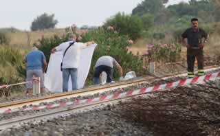 Brancaleone: attraversano i binari a piedi. Morti due bimbi, la madre &egrave; in coma