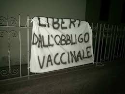 Vaccinazione obbligatoria: migliaia di genitori protestano