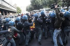Roma, tensioni fra manifestanti AST Terni e Forze dell 'ordine - VIDEO