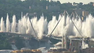 Ponte Morandi: esplose le pile 10 e 11 - Video
