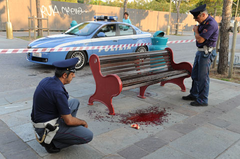Napoli: 20enne romano accoltellato per un tatuaggio della Roma