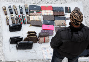 Prestigioso Showroom in una palazzina vip di Milano vende capi di moda tarocchi: 7 arresti