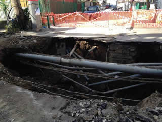 Napoli, Pianura: si apre una voragine a causa del maltempo. 200 famiglie sgombrate